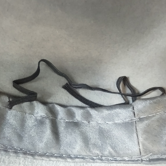 1920s Grey Felt Hat with Bow - Picture 4 of 4